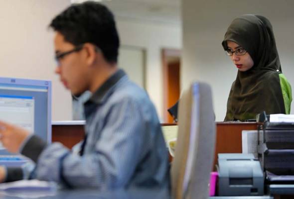 Gaji pekerja di Malaysia terlalu rendah, ini caranya kerajaan boleh naikkan gaji