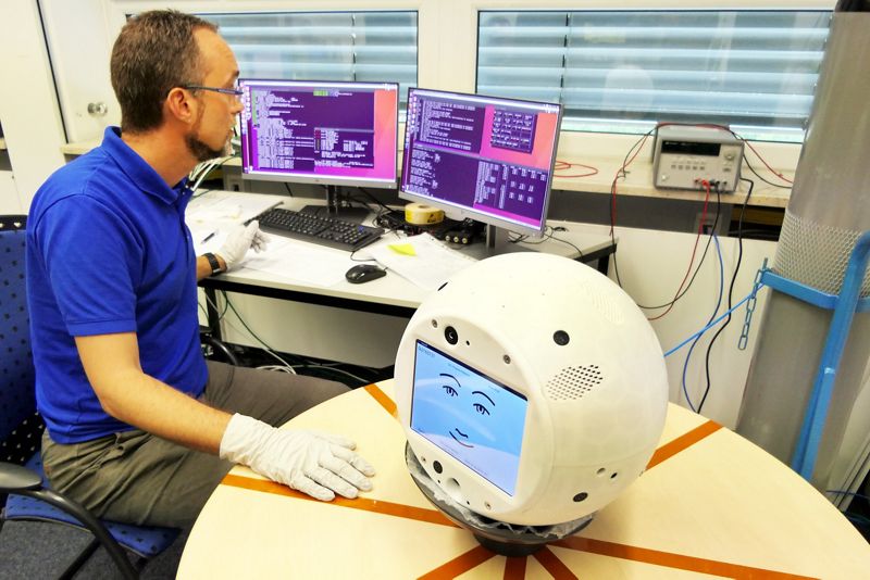 Testing Next Crew Assistant Cimon 2 Copyright Airbus Mathias Pikelj