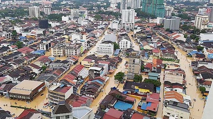 LIMA banjir besar yang berlaku kat Malaysia, libatkan kerugian besar