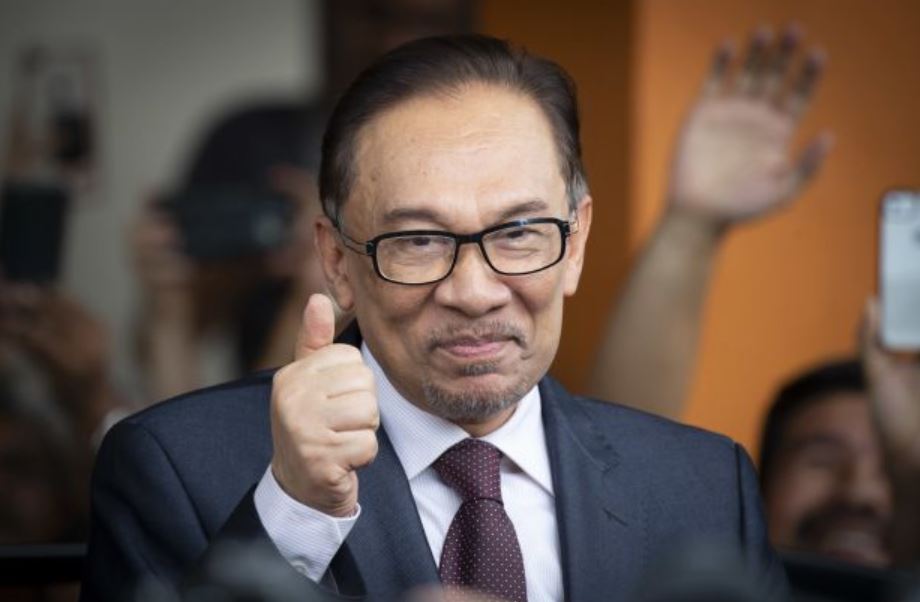Anwar Pkr Thumbs Up