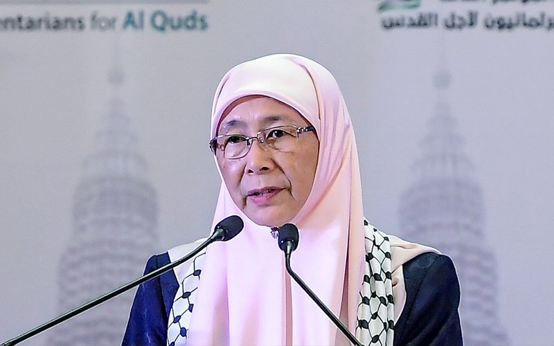 Wan Azizah Bernama