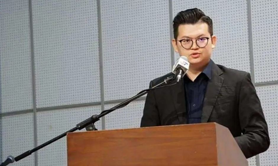 Dr Kelvin Yii