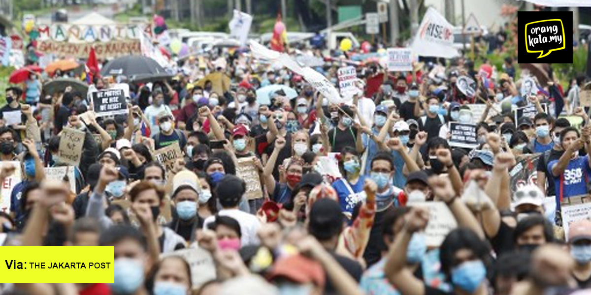 Selain Amerika Syarikat, di Filipina pun ada protes besar-besaran terhadap Presiden diorang