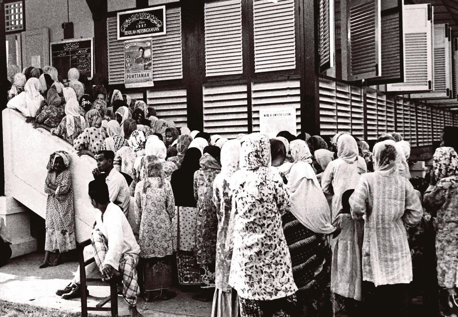 Wanita Ke Sekolah