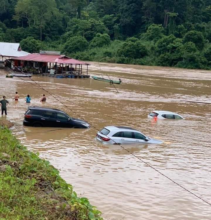 Kereta Tenggelam Banjir Pahang