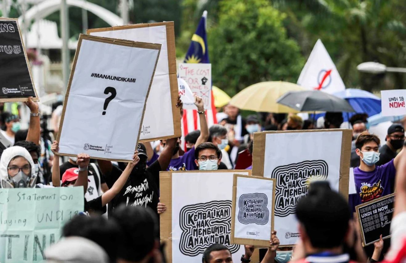 kembali undi 18