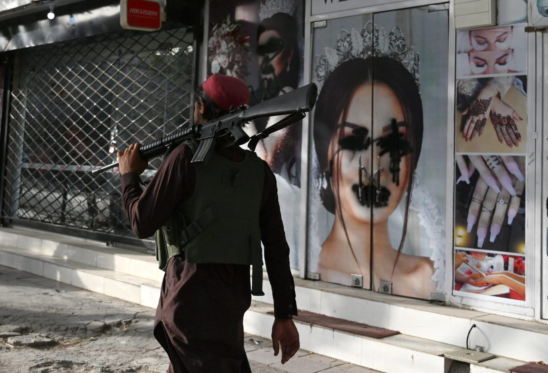 taliban woman afghanistan