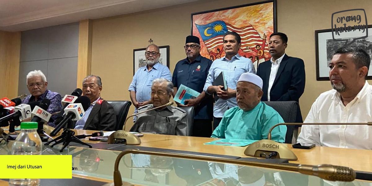 Tun Mahathir buat payung besar, ramai tak percaya